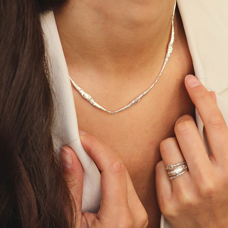 sh-jewellery-contemporary-jewellery-gallery-edinburgh-morningside-silver-necklace-judith-peterhoff-model