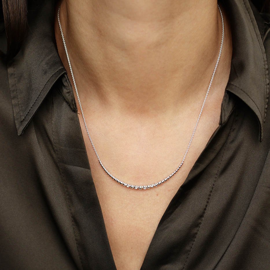 SH-Jewellery-Edinburgh-Cotemporary-Jewellery-Gallery-Morningside-Judith-Peterhoff-Ethical-recycled-silver-necklace-vitium-model