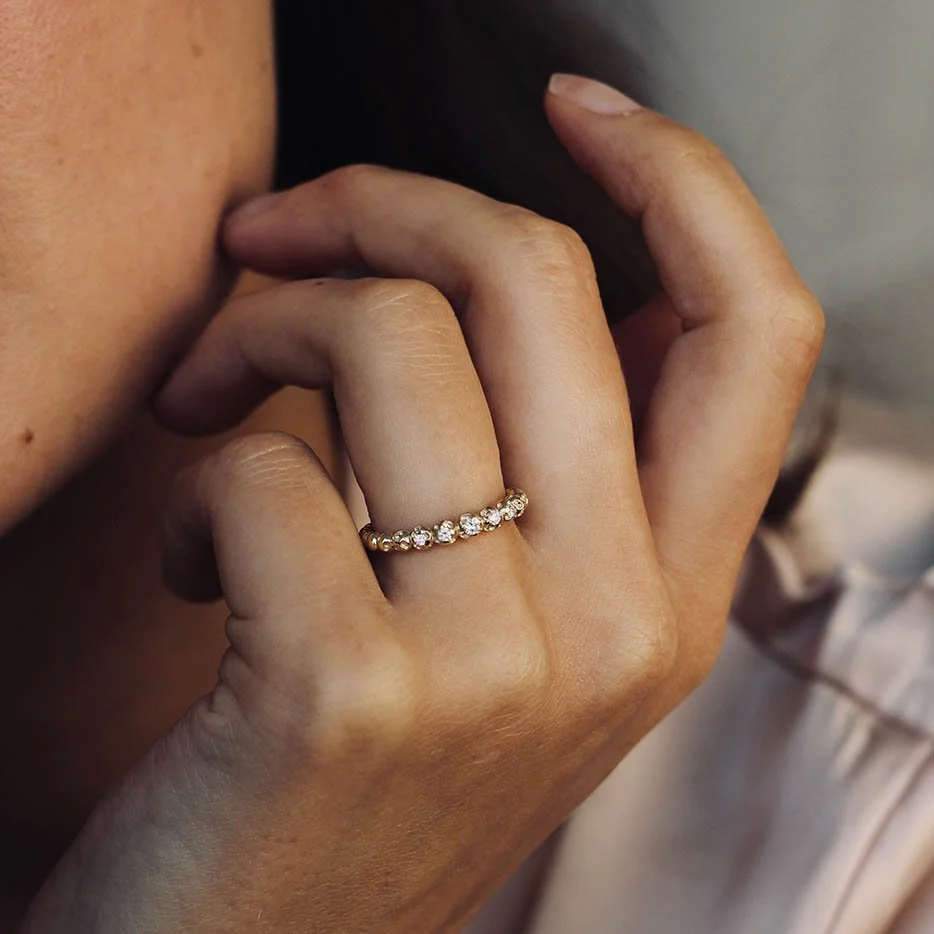 judith-peterhoff-vitium-ring-graduating-diamond-sh-jewellery-edinburgh-contemporary-handmade