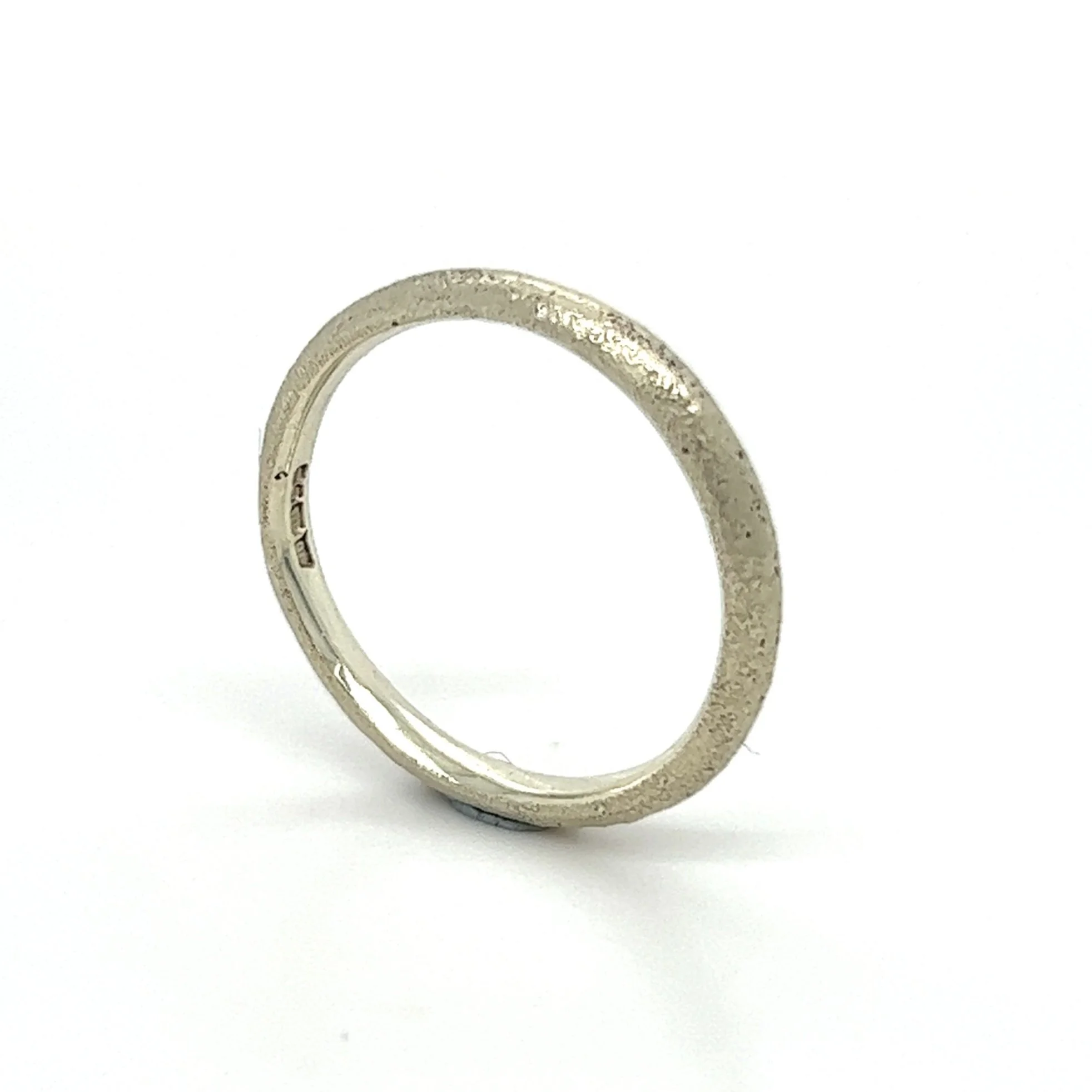 sh-jewellery-edinburgh-contemporary-justin-duance-sand-cast-ring-9ct-white-fine