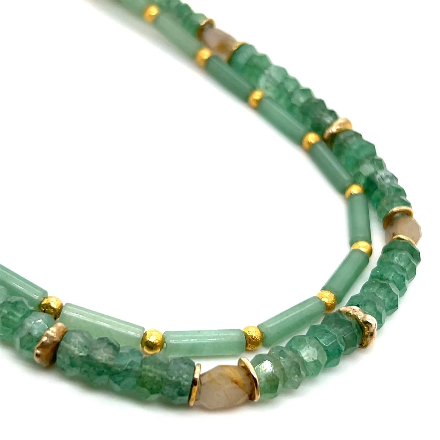 NEW pieces in from SH favourite @bea_jareno_jewellery - I just love the combination of green and gold. Its quite possibly is my favourite pairing. These pieces are now in store, pop in as I imagine they won&rsquo;t be here for long! 

#gold #green #c