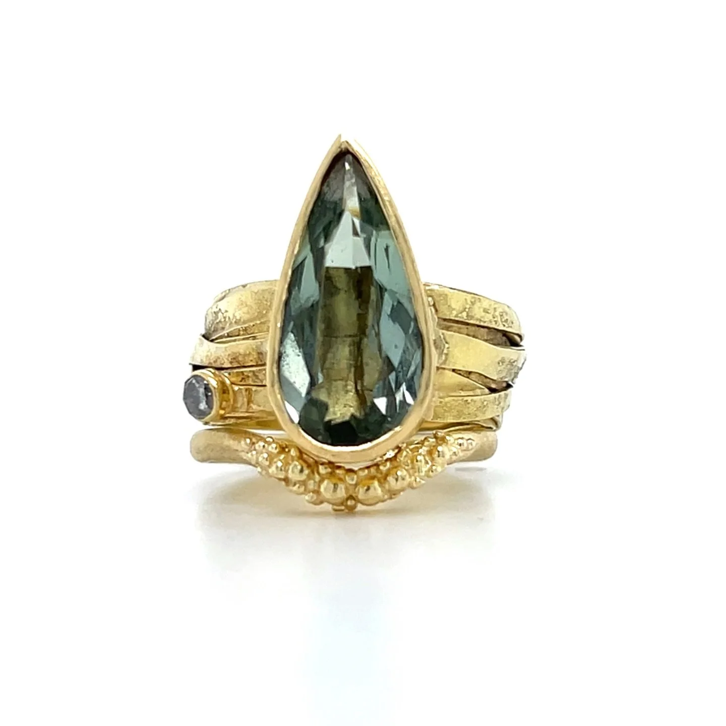 ✨ One design, two beautiful pairings ✨

This elegant granulated contour band by @hannahbedfordjewellery was chosen by two different clients last week, each creating a completely unique combination.

The first was crafted in 18ct yellow gold to sit al