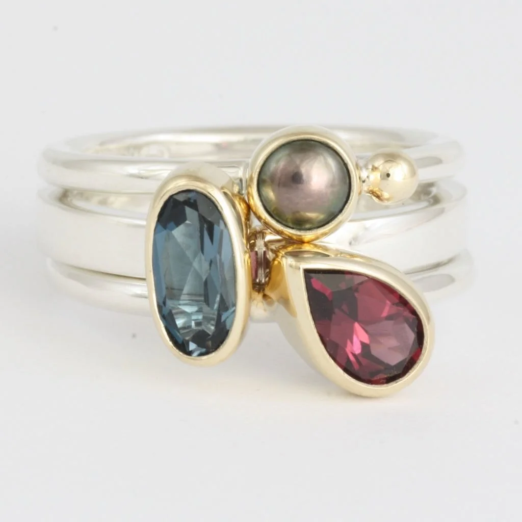 ✨Cinderellas Slipper✨

Six NEW @leighfotheringhamjewellery rings have arrived in store this last week. I always describe these rings as Cinderella Slippers to clients, and usually before they try them on. Each ring is a one off and in one size, so if