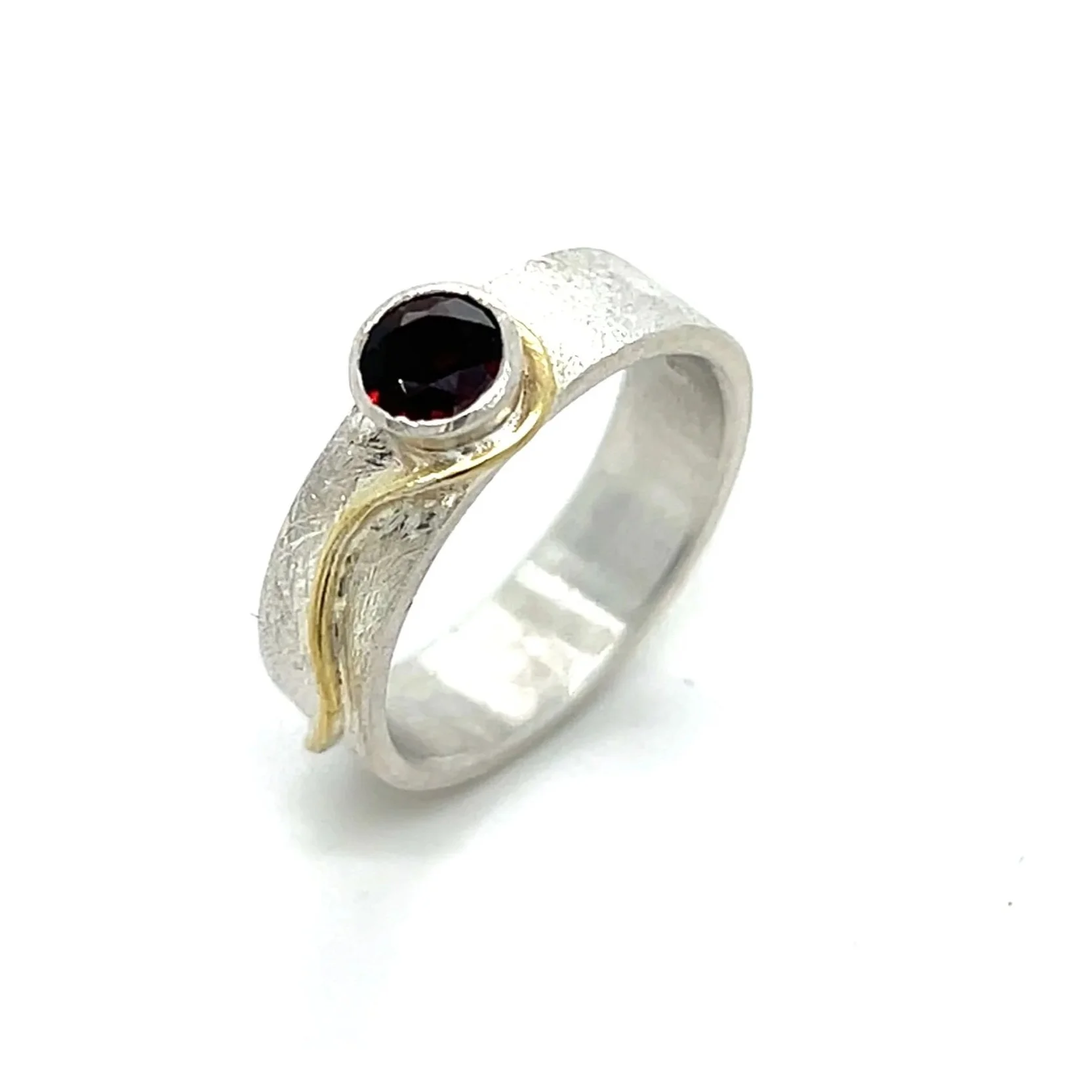 preloved-garnet-ring-gold-wiggle.jpg