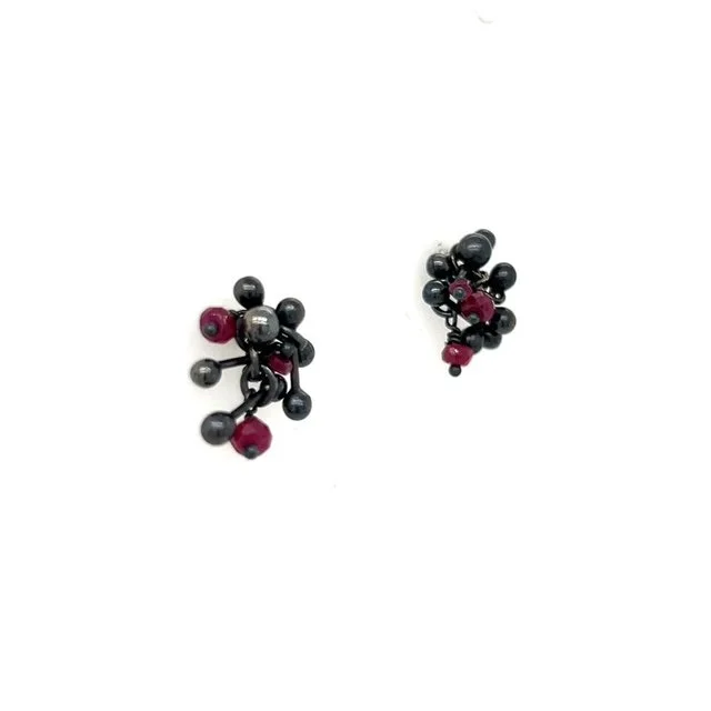 sh-jewellery-edinburgh-contemporary-yen-studs-oxidised-silver-ruby-preloved