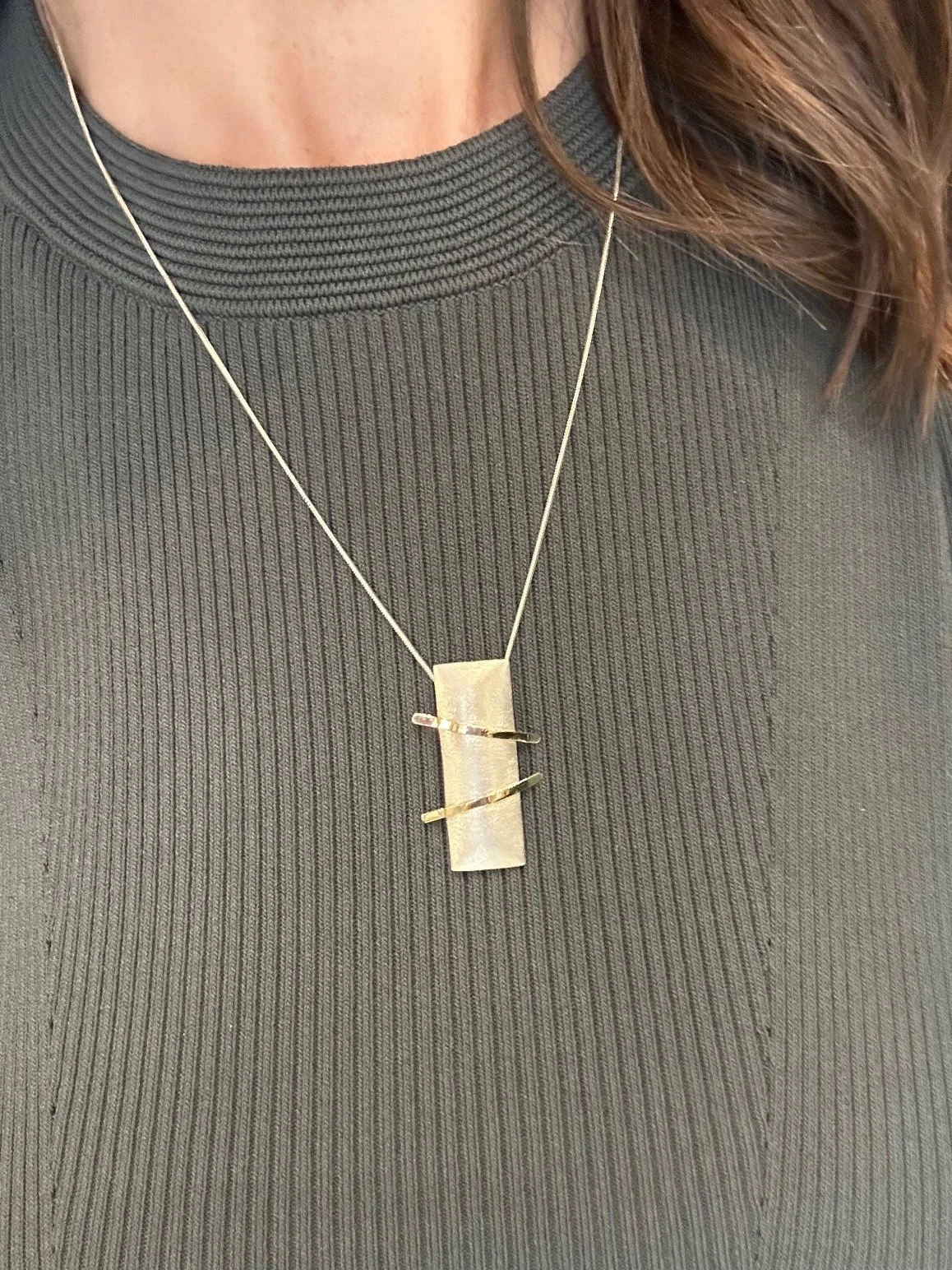 silver-gold-wire-pendant.jpeg