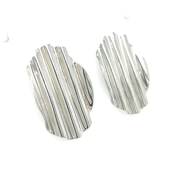 sh-jewellery-edinburgh-contemporary-silver-corregted-studs-shiny