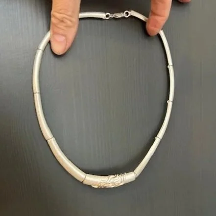 second-hand-silver-articulated-collar-necklace.jpg