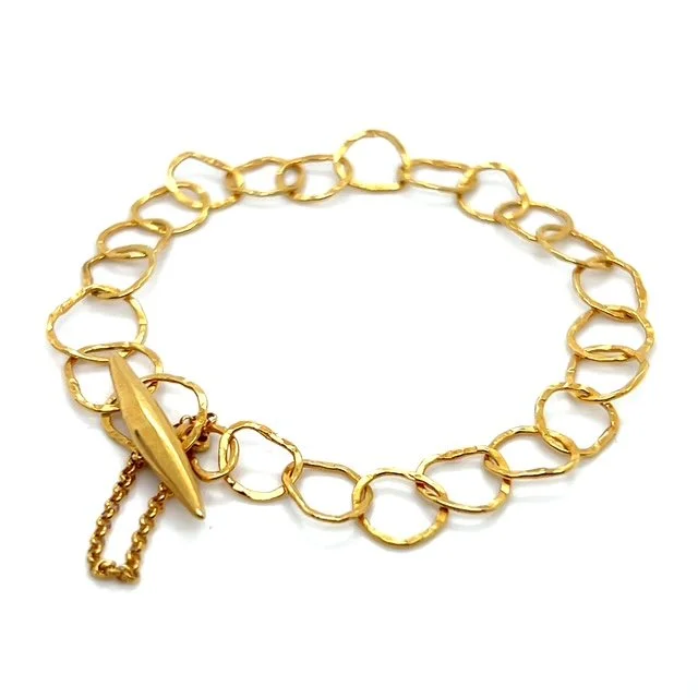 sh-jewellery-edinburgh-contemporary-vermeil-hammer-link-bracelet-bea-jareno-designer