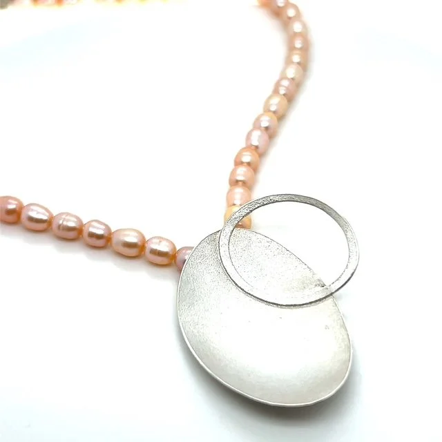 sh-jewellery-edinburgh-contemporary-donna-barry-pink-pearl-necklace-silver