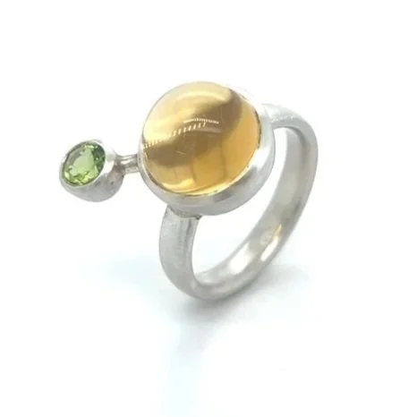 william-white-ring-preloved.jpg