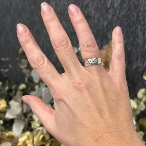 sh-jewellery-edinburgh-contemporary-hannah-bedford-silver-overlap-ring