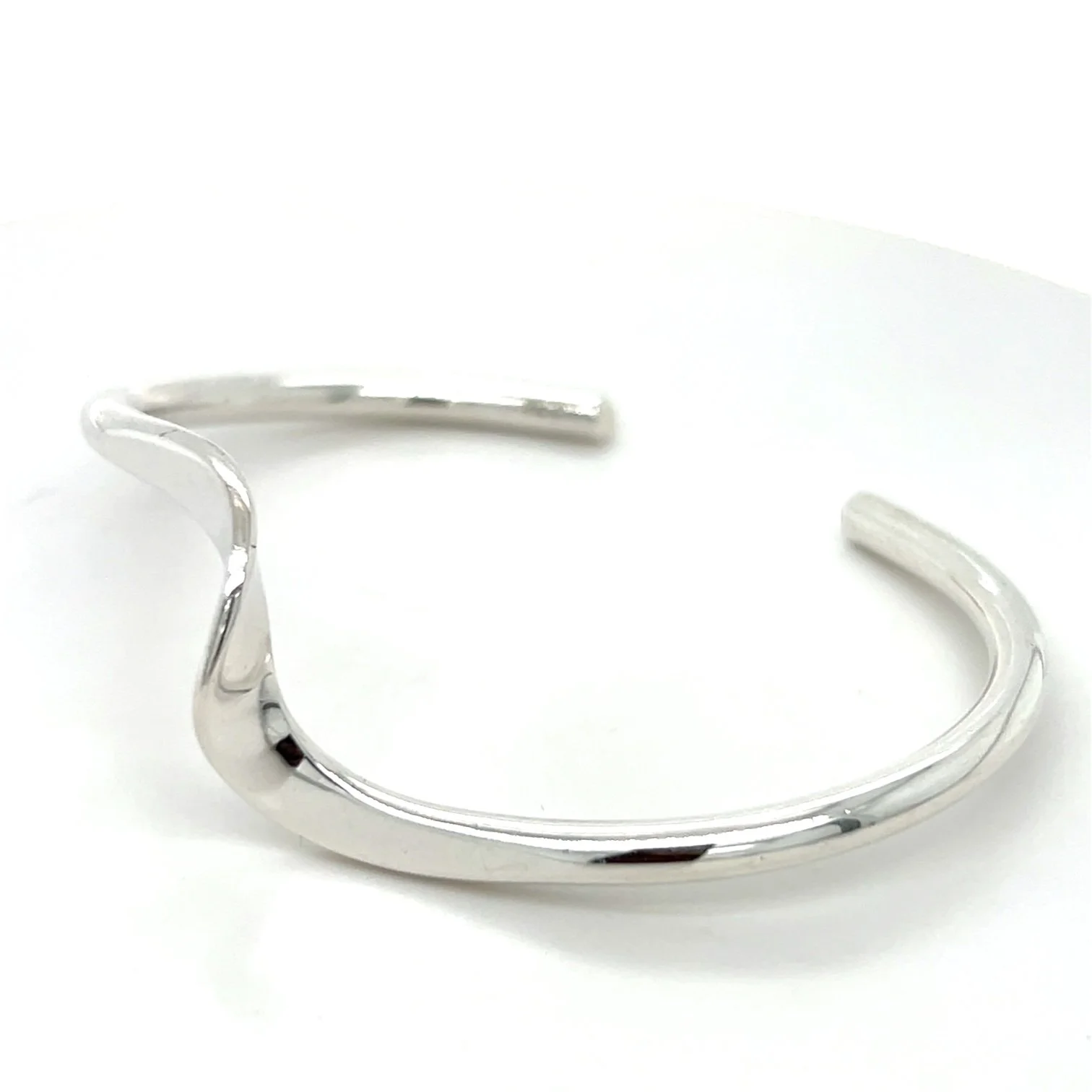silver-twist-cuff-preloved.jpg