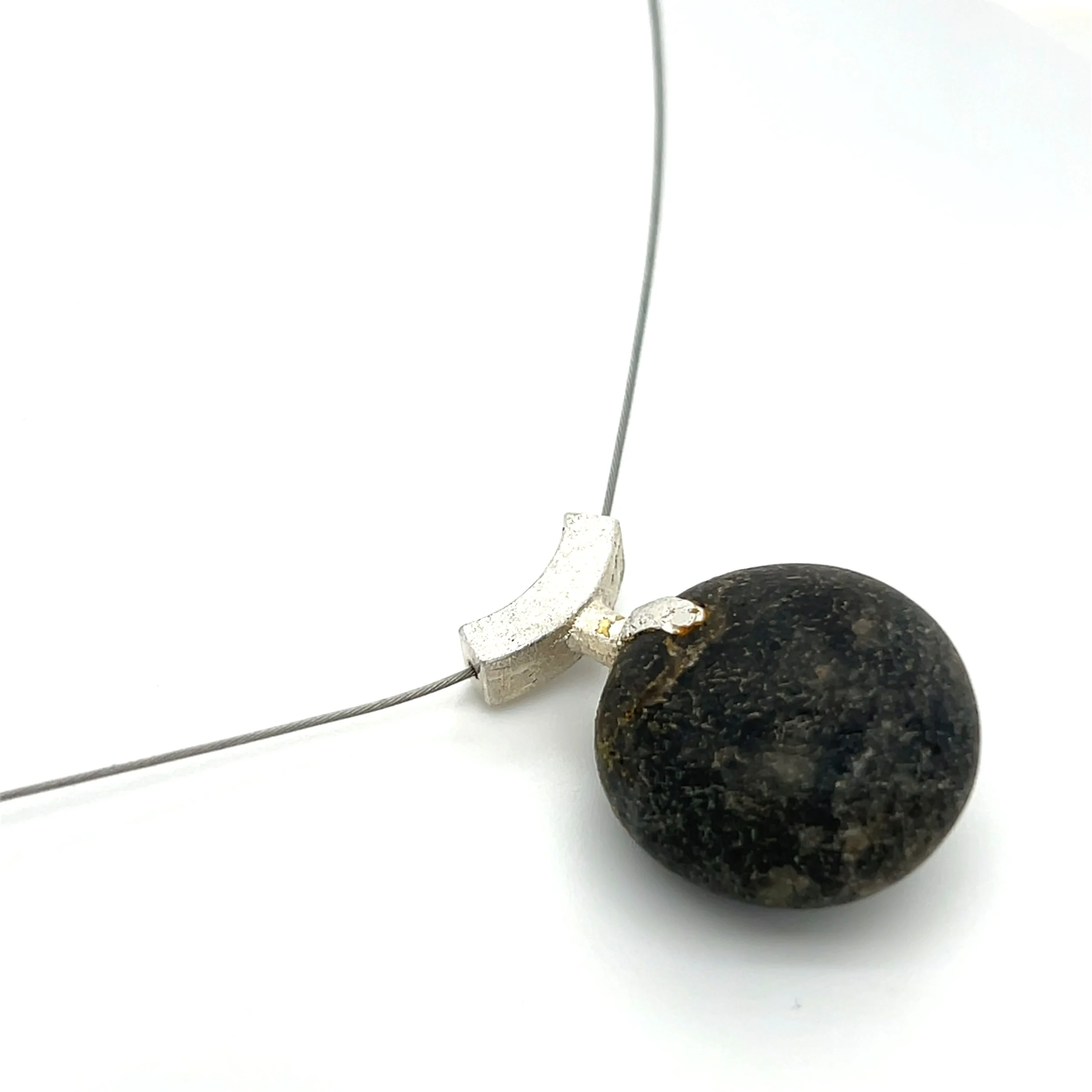 preloved-pendant-pebble.jpg