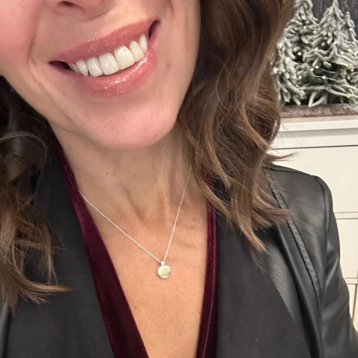 preloved-silver-triangel-diamond-pendant.jpg