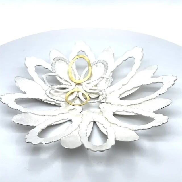 sh-jewellery-edinburgh-contemporary-donna-barry-floral-brooch-kinetic