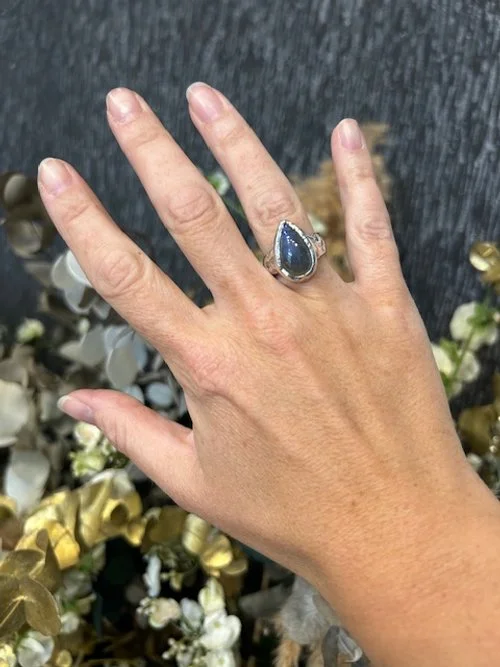 emily-lisbeth=preloved-ring-pearshape-labradorite.jpg