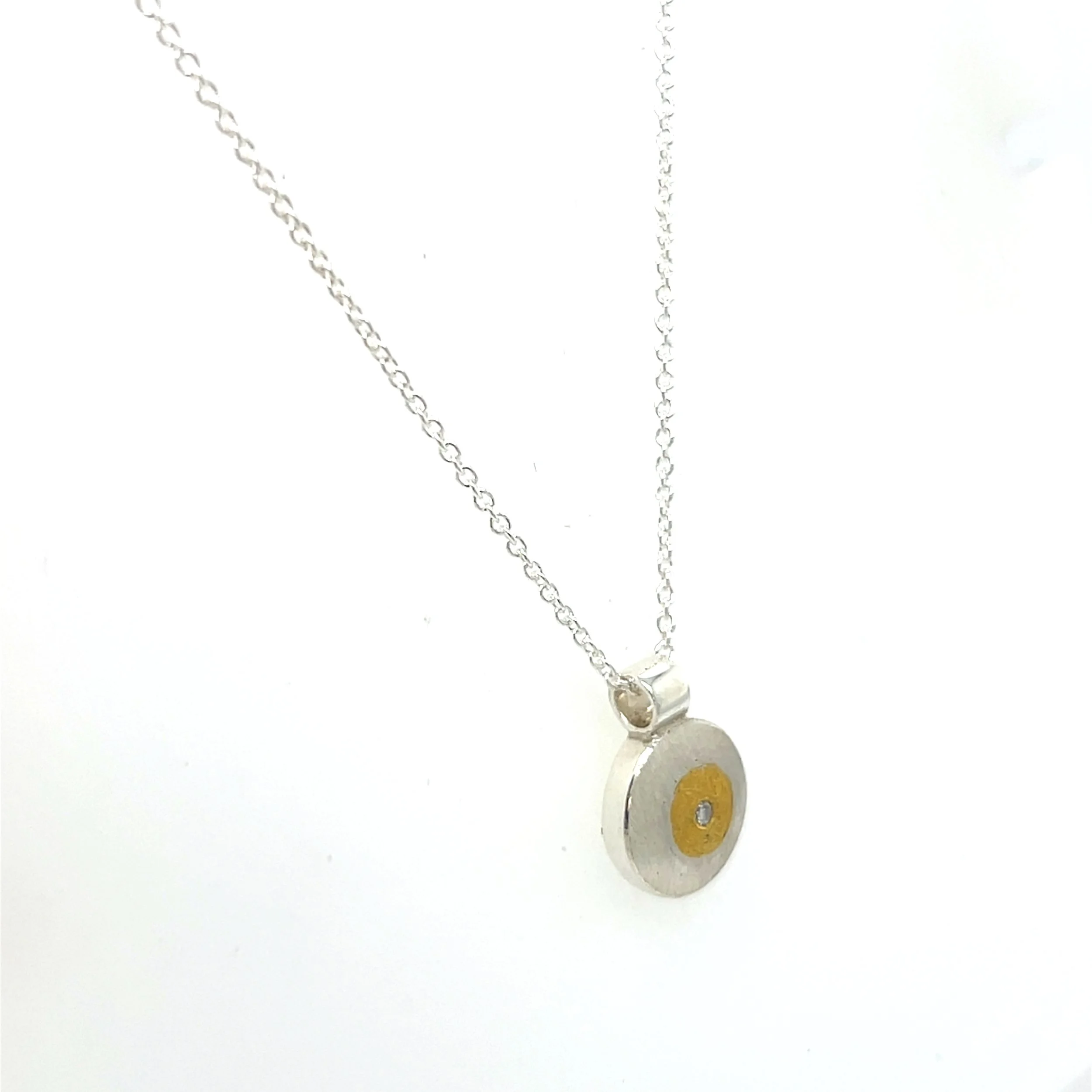 preloved-triangel-diamond-pendant.jpg
