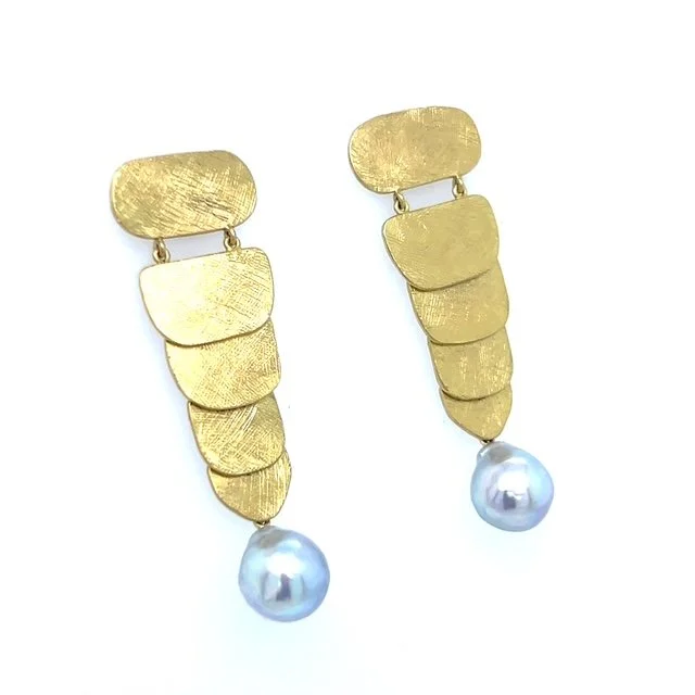 18ct-yellow-gold-grey-pearl-earrings.jpg