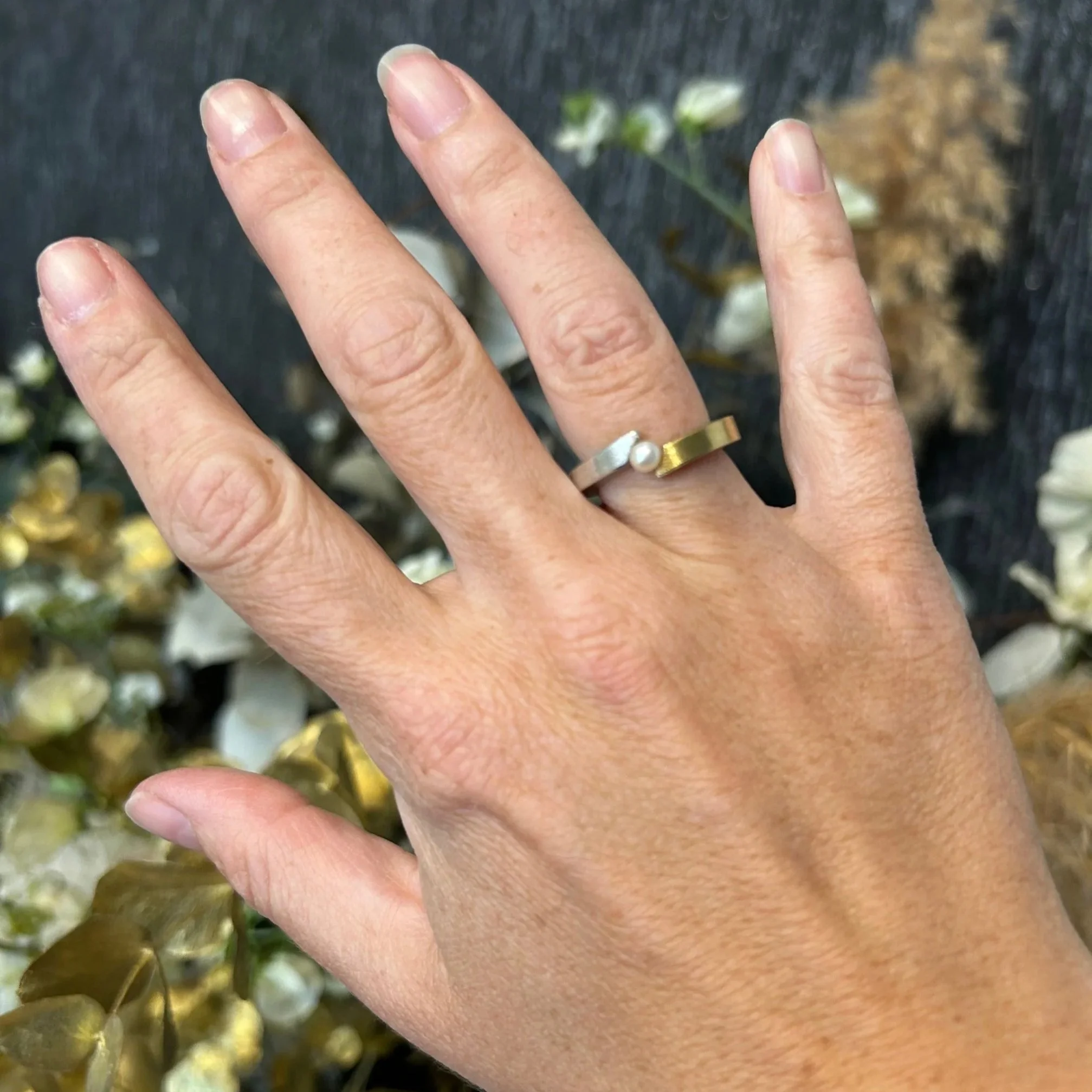 manu-silver-gold-pearl-ring-sustainable.jpg
