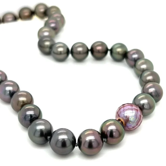 mikala-djorup-pearl-necklace.jpg