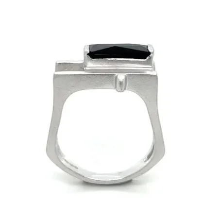 sh-jewellery-edinburgh-contemporary-black-stone-ring-silver