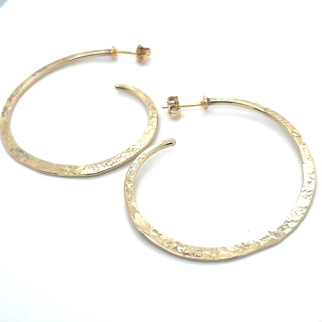 sh-jewellery-edinburgh-contemporary-malcolm-morris-vermeil-hoops-texture