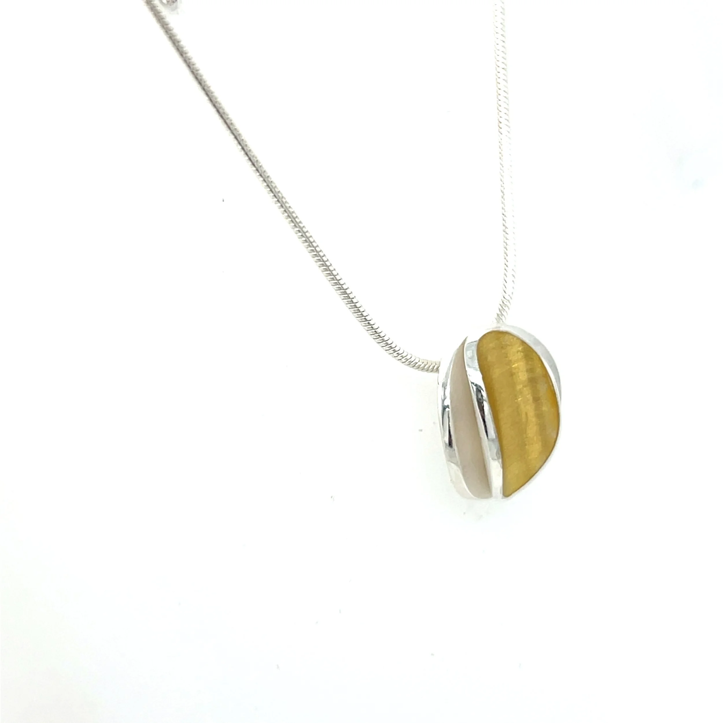 preloved-triangel-pendant.jpg
