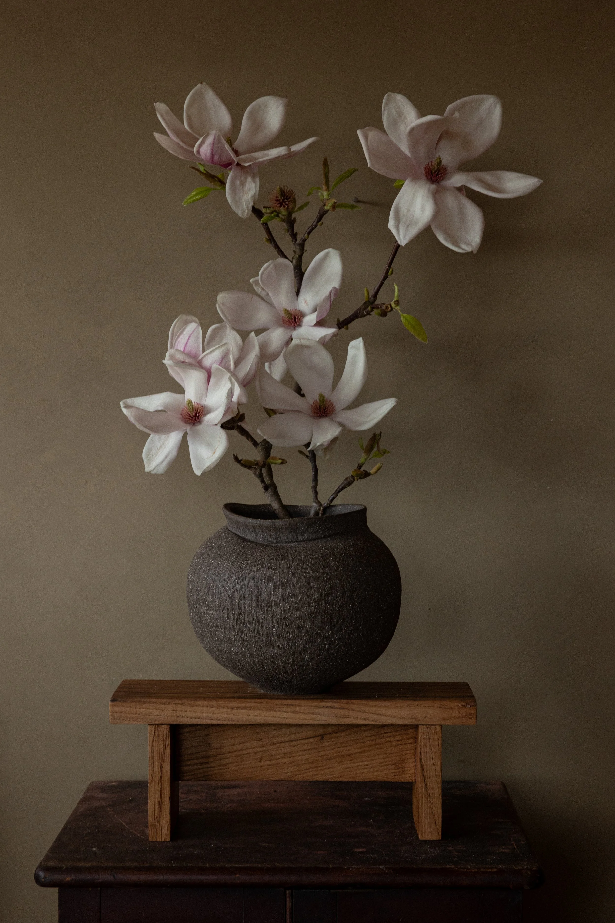 Vase in dark stoneware