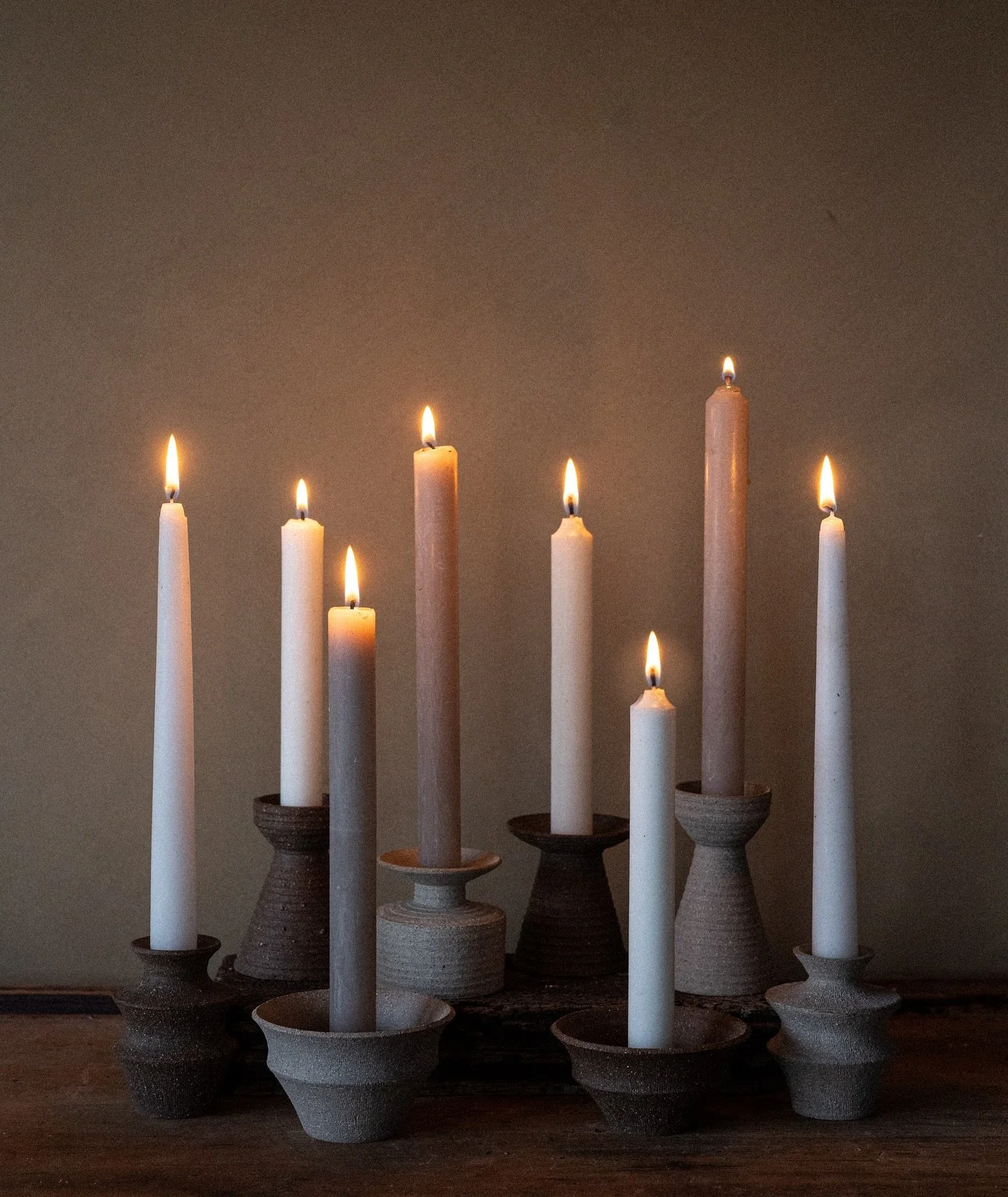 A small collection of stoneware candle holders made for the lovely @form.blom in Oakham. Each one is unique, yet connected through the same earthy tones and soft, tactile surfaces.

#homedecorceramic #ceramicvase #handmadevase #potteryvase #ceramicso