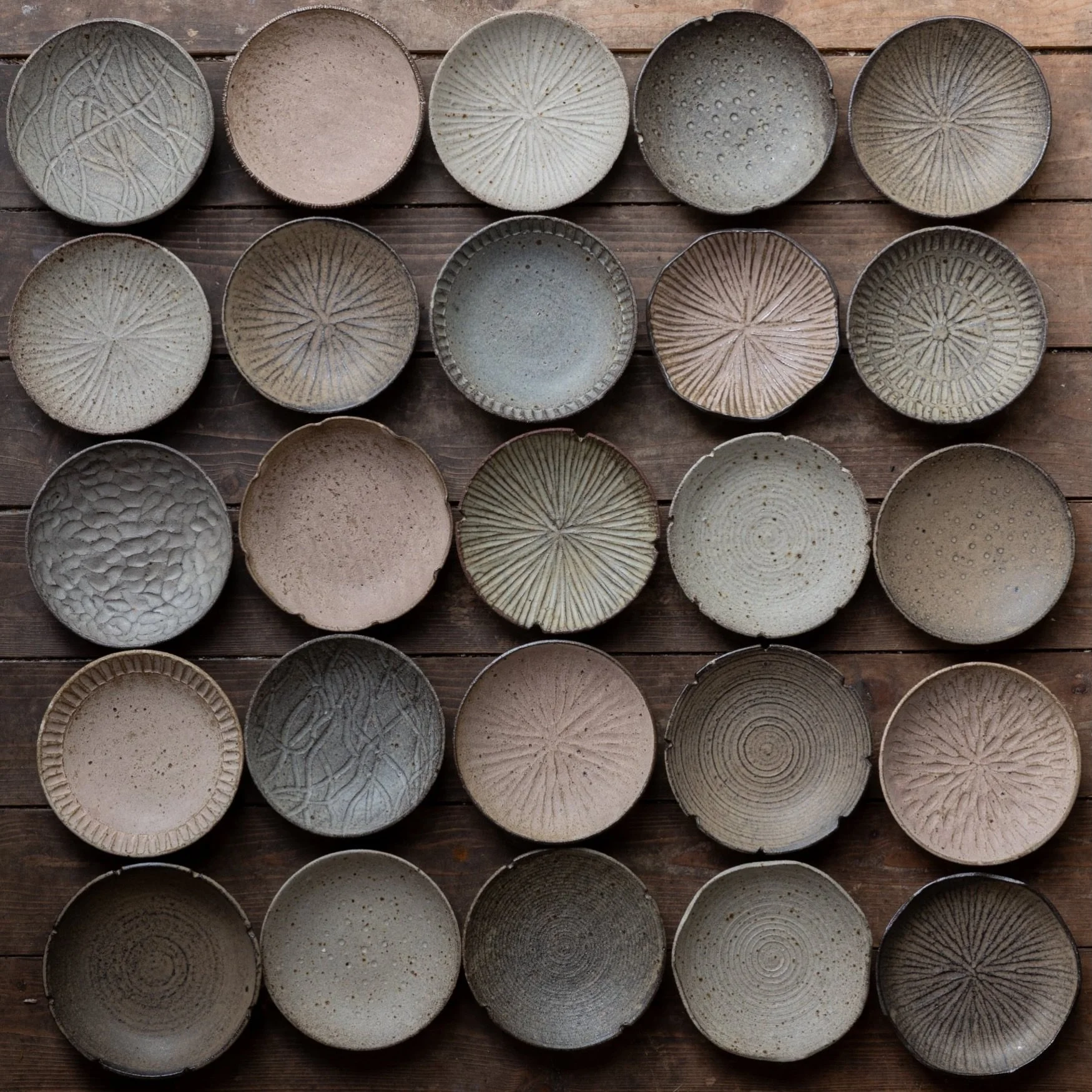 100 mamezaras for Potfest in Scotland felt like a good challenge&hellip; I&rsquo;m at number 60 now and definitely ready for a wee break 😅

#ceramics #pottery #mamezara #bowl #potfest