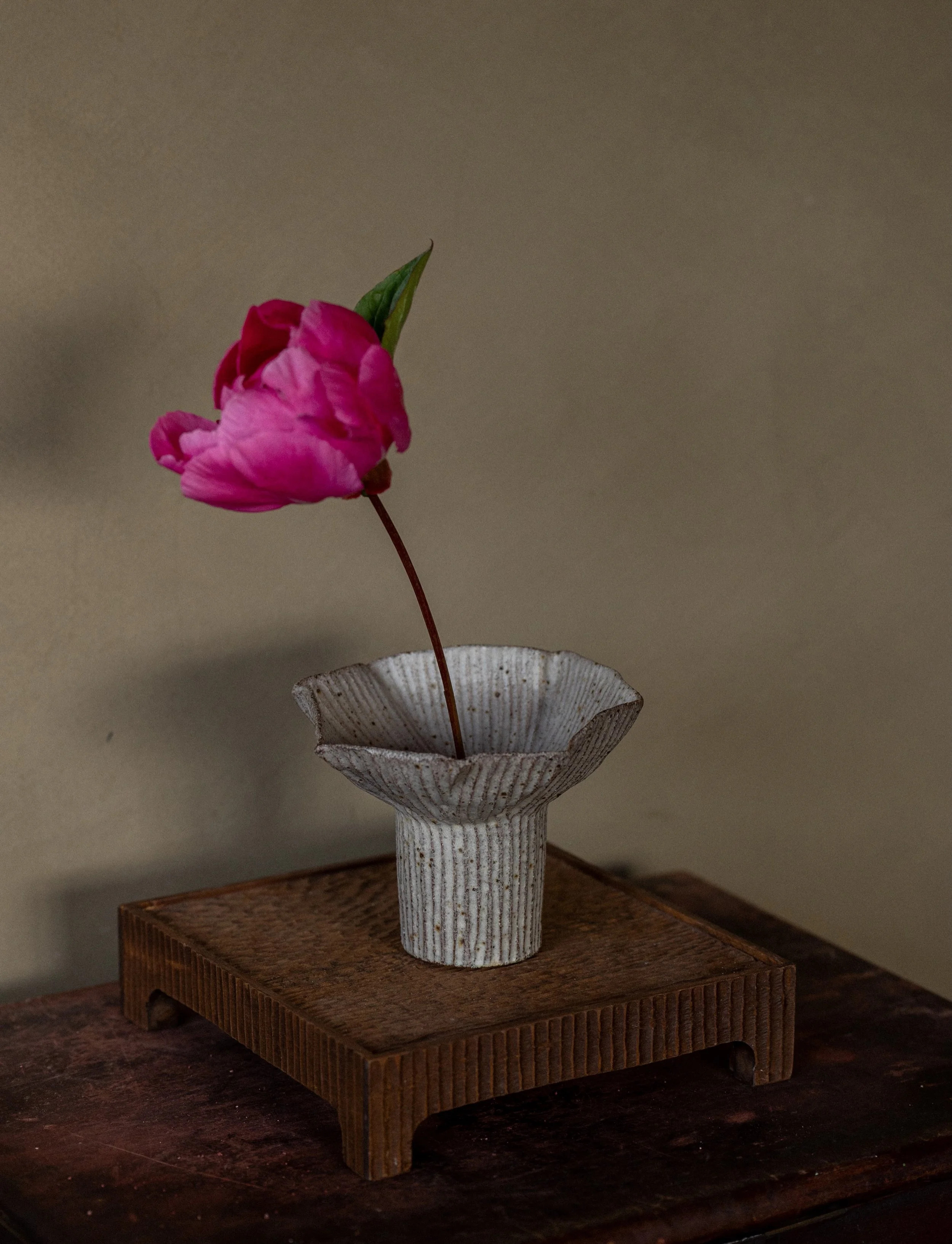 New stoneware flower vessels and a pink peony that I&rsquo;m proud to have grown myself for the first time this year. Displayed on a wooden elevated tray made by my dad. Simple &amp; quiet.

#pottery #ceramics #vase #flowerarrangement #ceramic