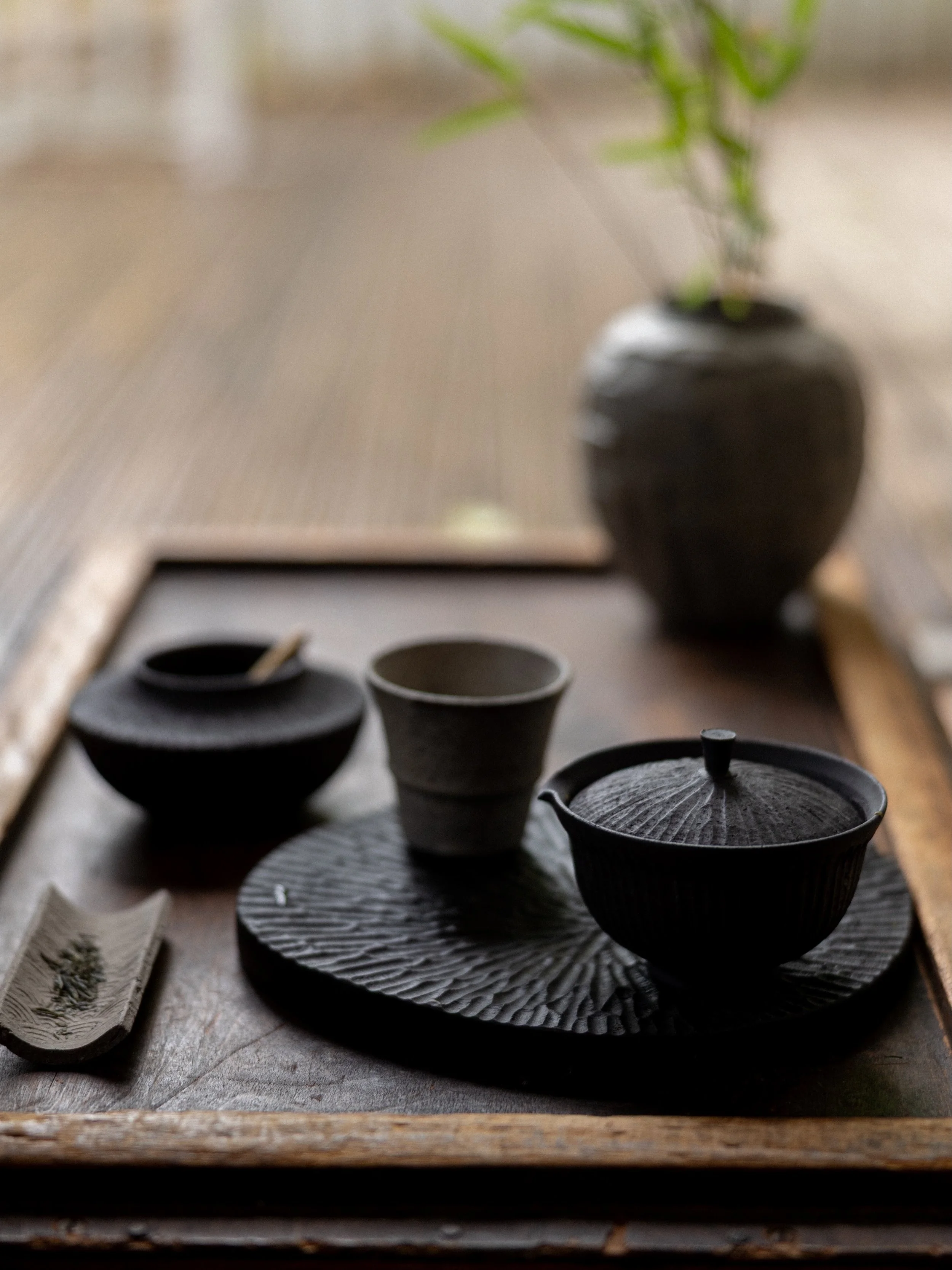 There is something comforting about using things made by people you love. The tray was carved by my dad, and the tea ware was made by me. Even more so when those objects become part of an everyday ritual. These are the moments I enjoy most: using the