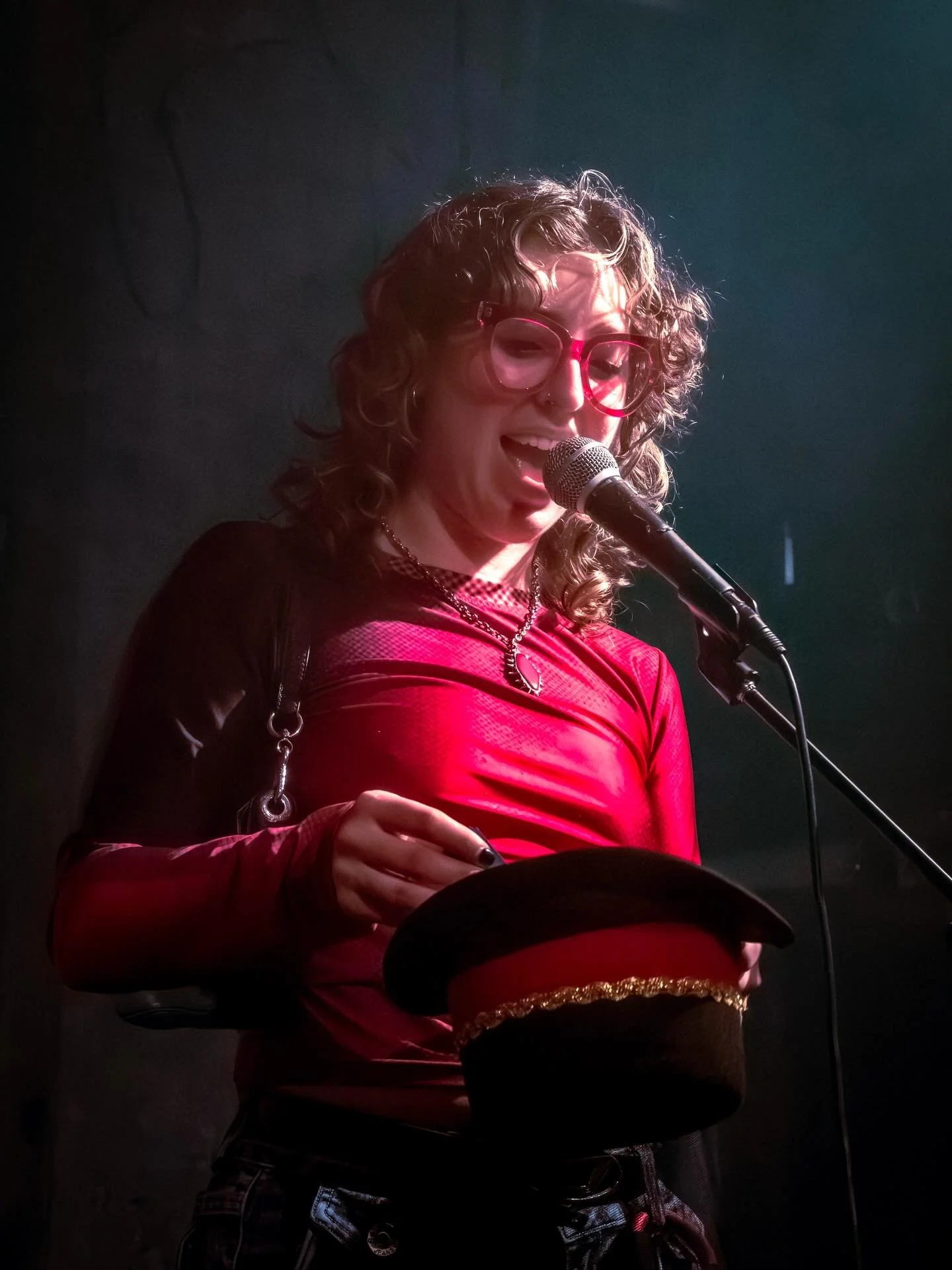 Girlypop really been on her hosting shit in January 🧊

Teen angst night for @partydykeberlin at the chum bucket, aka cracky b, aka @crackbellmer 🎸 thanks @alxsavage for capturing me in my all my performative glory

Then curated and hosted our first