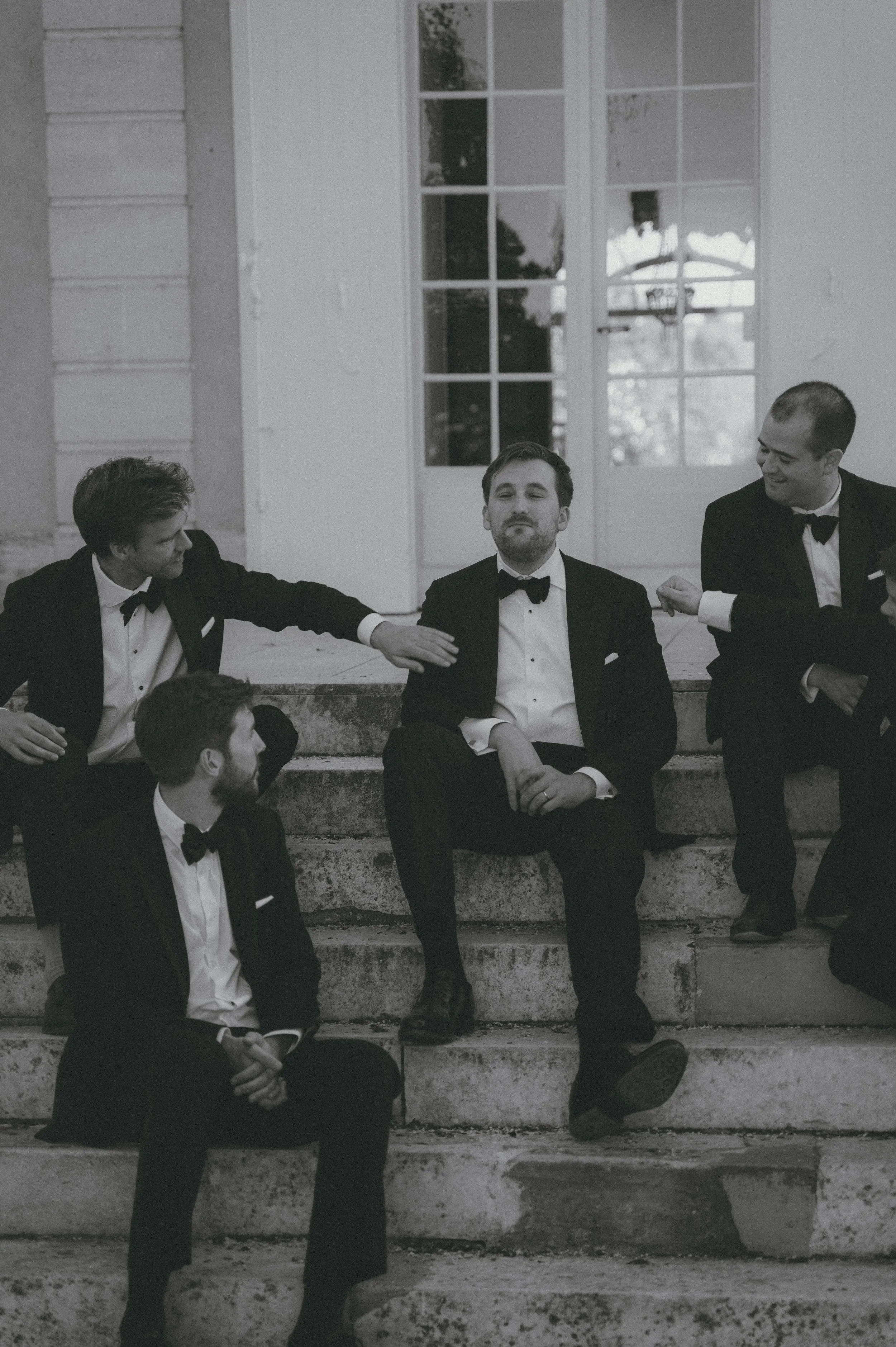 Les garçons d'honneur et le marié en Dordogne - photographe de mariage