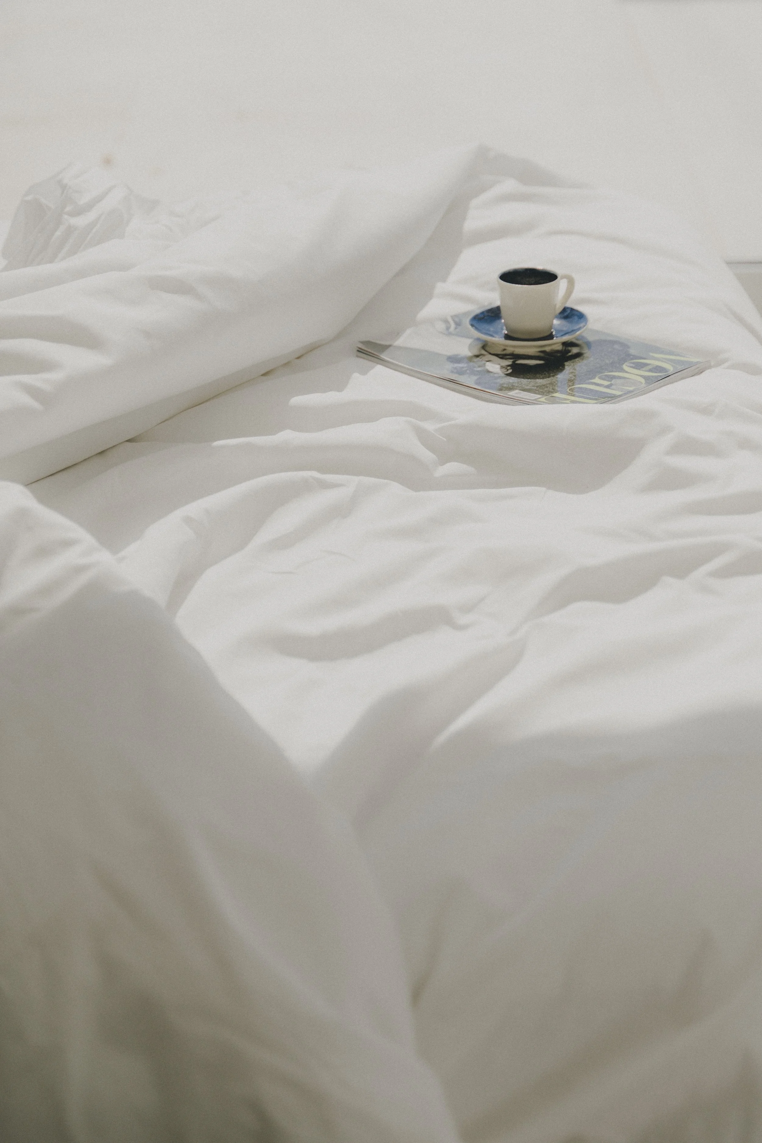 Photographe lifestyle : ambiance douce et lumineuse, chambre de l’Unité Olivina, Casa Mercadé