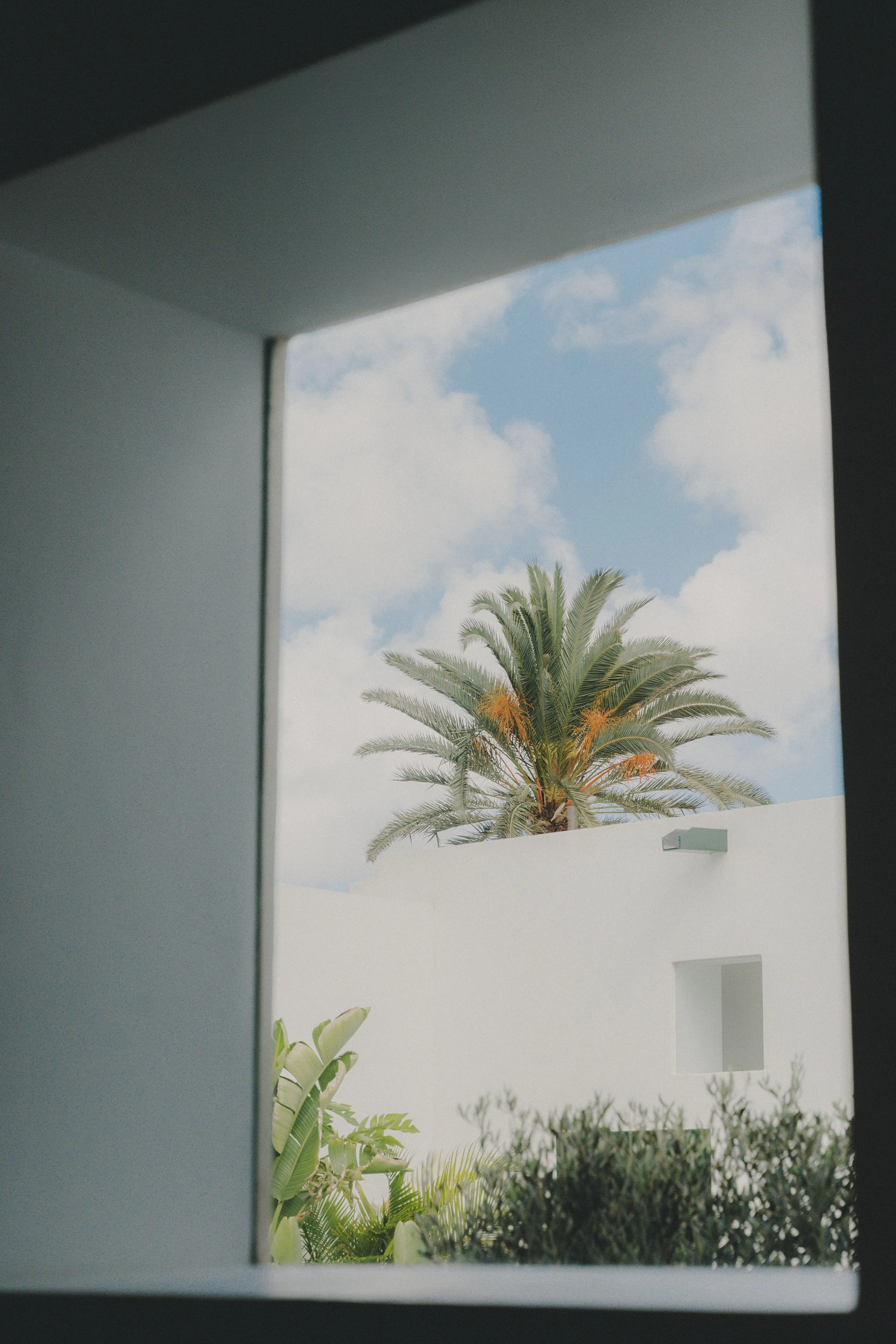 Contenu photo : vue de la fenêtre sur extérieure depuis la suite de Casa Montelongo