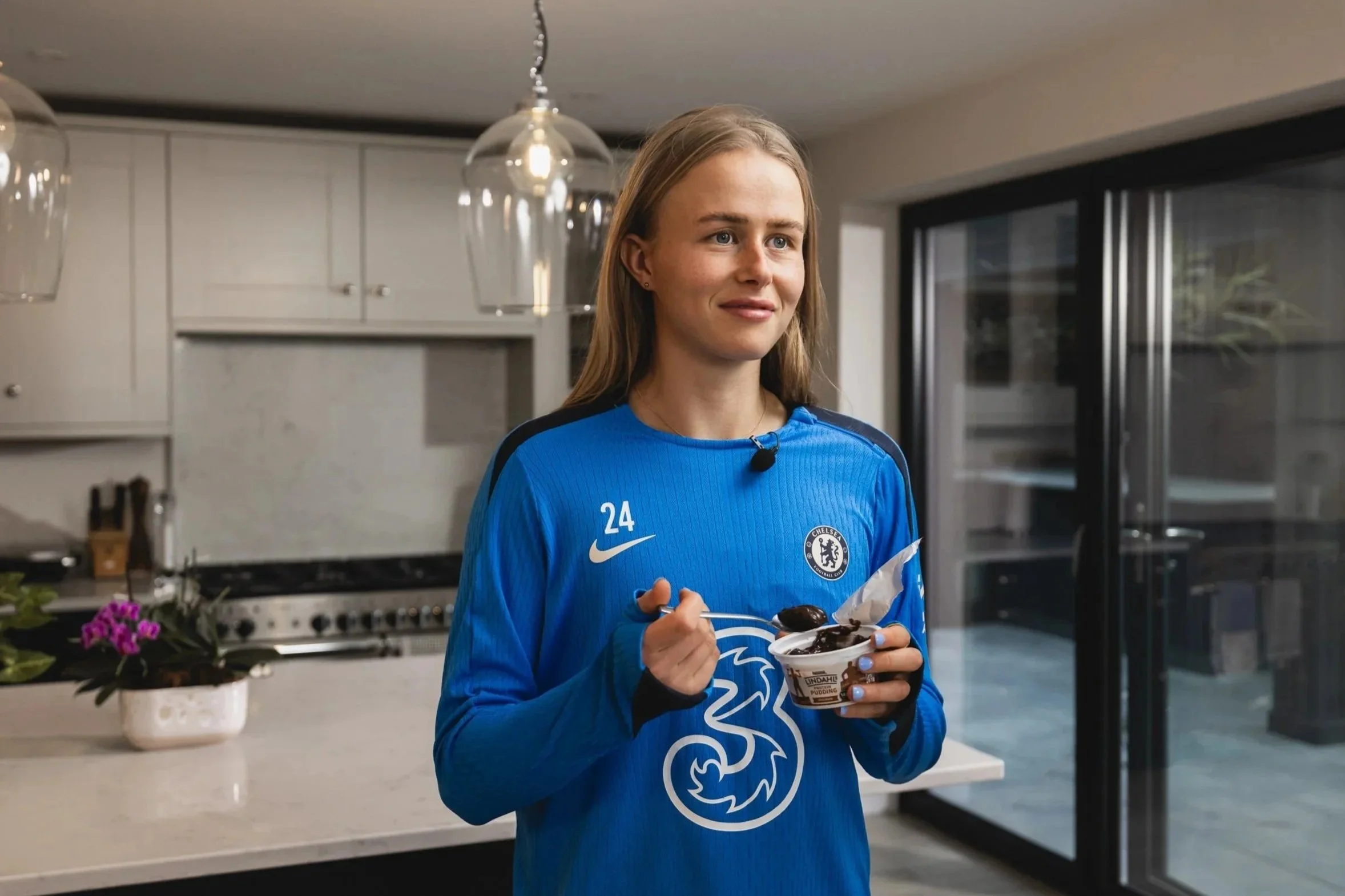 Hannah Hampton of Chelsea Women's FC photographed by London-based sports photographer Rob Ash