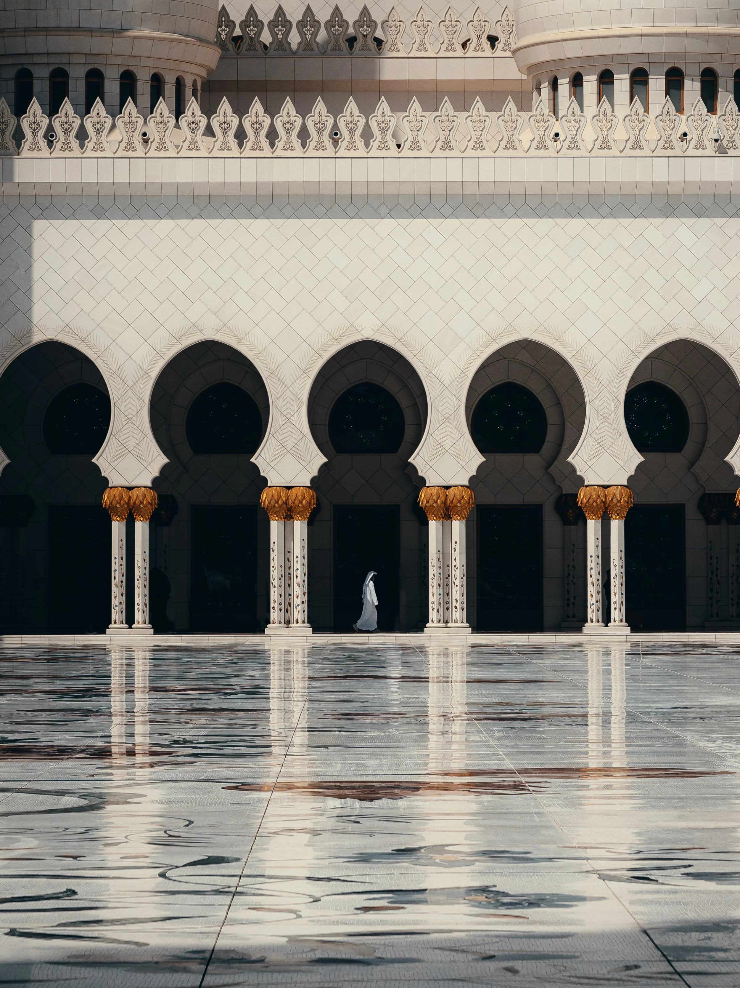 Abu Dhabi Grand Mosque photographed by London-based travel photographer Rob Ash