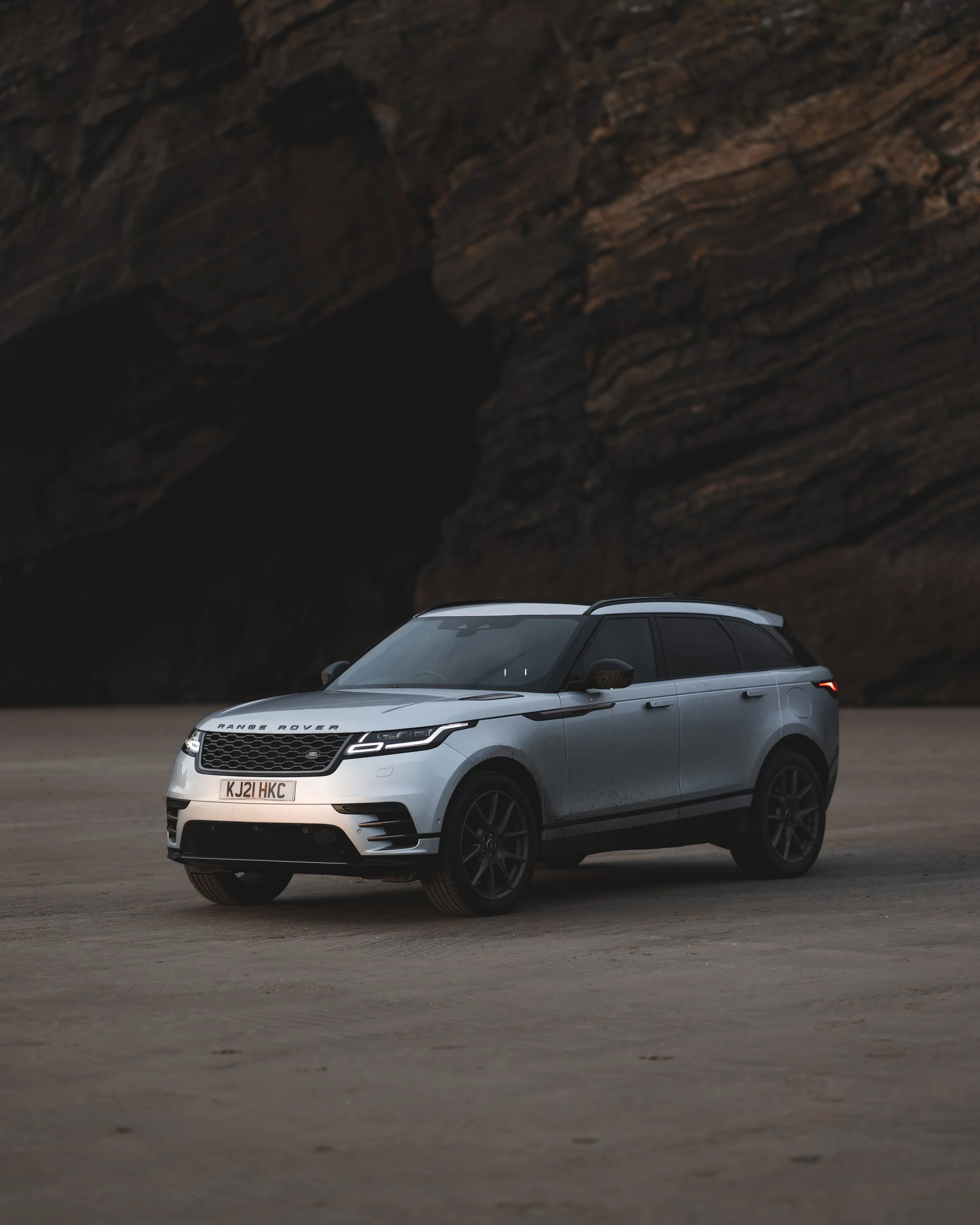 Range Rover photographed on Black Sands beach in Snowdonia Wales, photographed by automotive photographer Rob Ash
