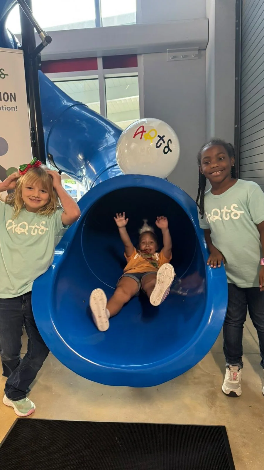Birthday palooza!! We love celebrating our special birthdays with a ride down “Big Blue!!”
#happybirthday #celebrate #bigblue
