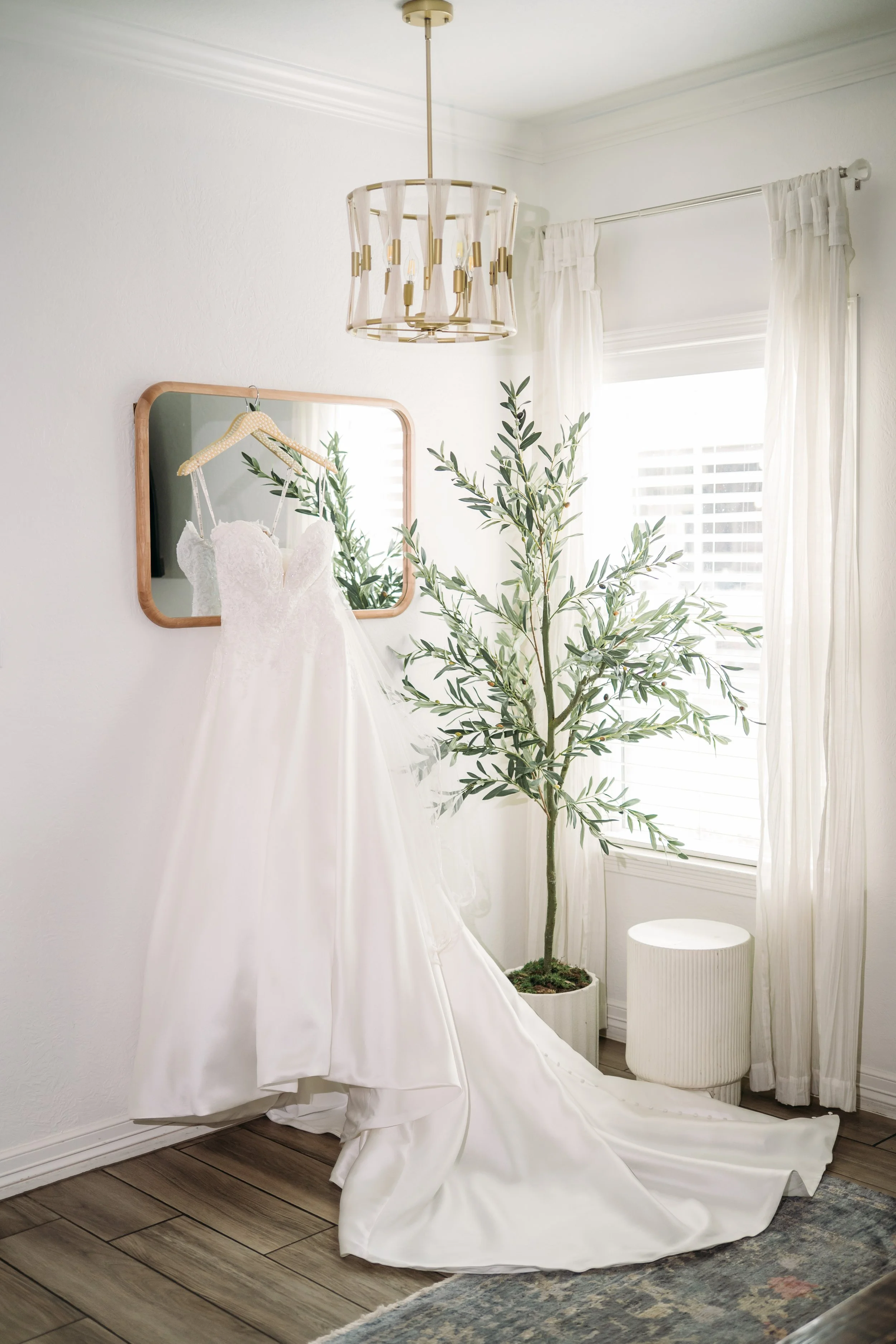 wedding dress venue bridal suite brides cottage getting ready wedding day college station houston texas overnight lodging on-site stay