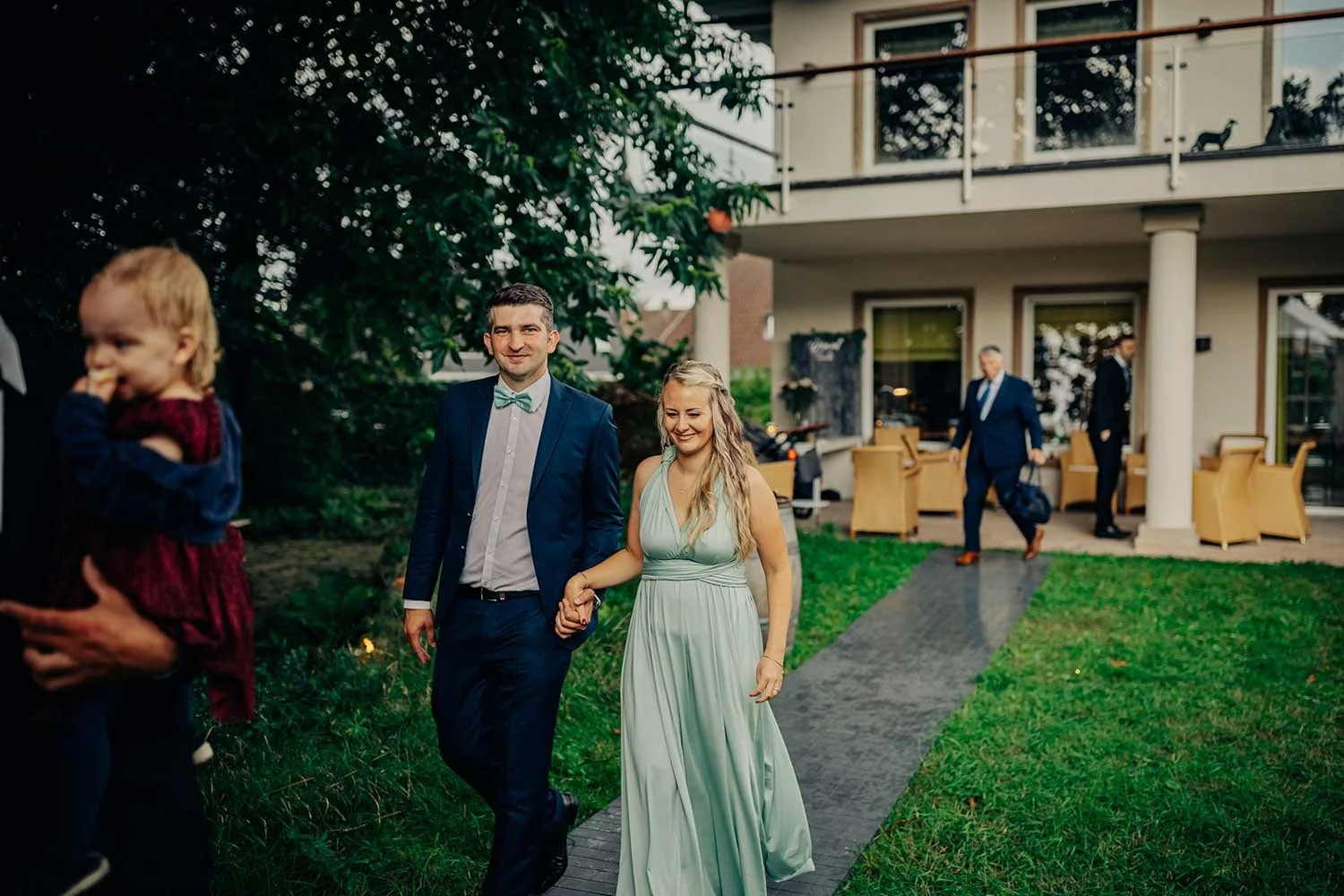 feier-brautpaar-hochzeit-zelt-garten-meppen_094.jpeg