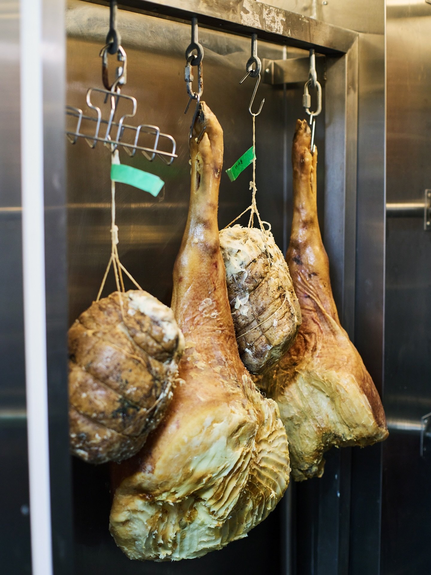 Our charcuterie program is a true labour of love. From mangalitsa culatello to prosciutto, each cut is hang, age and tended to in our curing chamber. Settle in for an afternoon snack or linger over lunch and taste the care in every slice.
#rckitchens