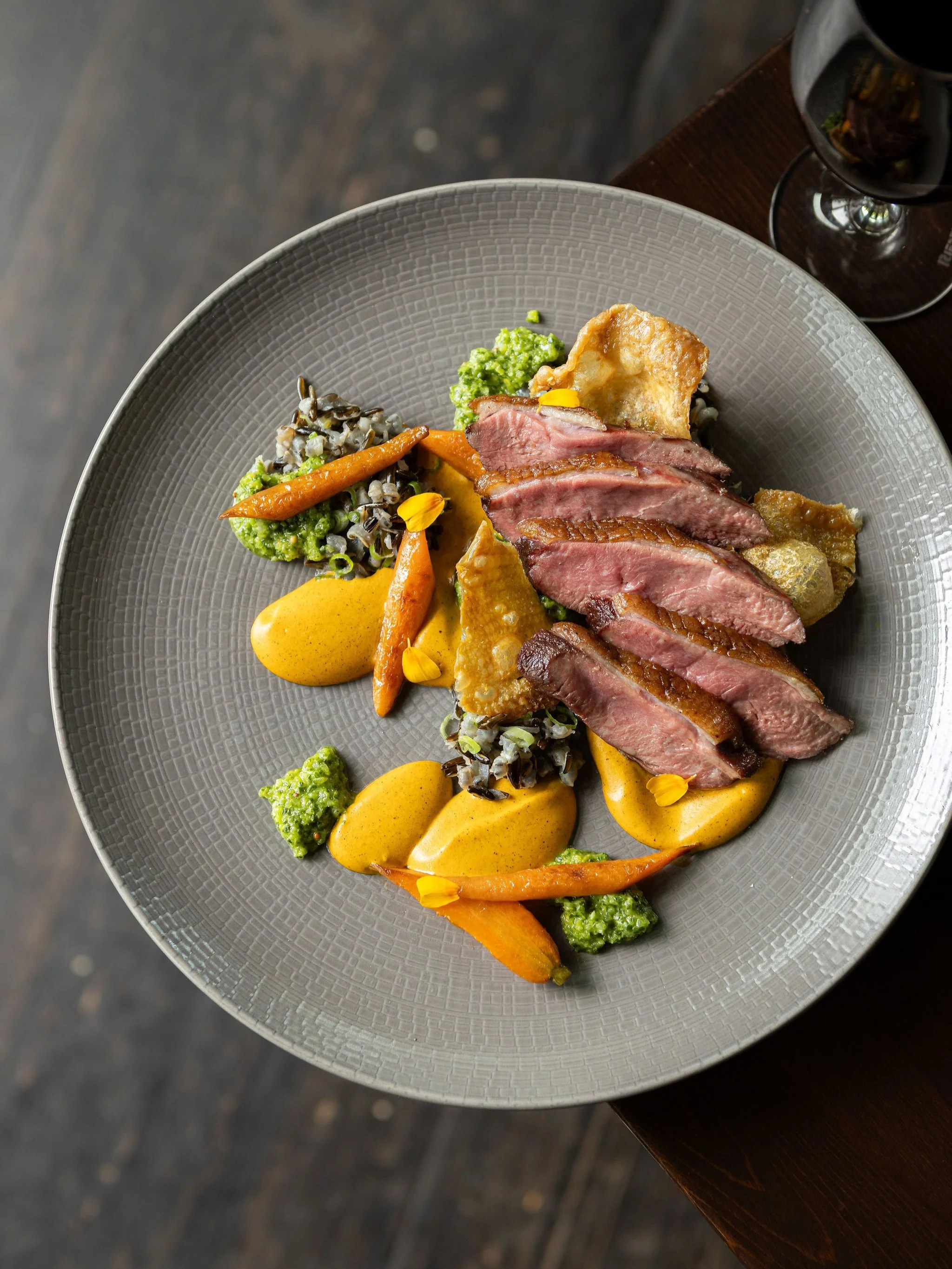 Connecting you to Alberta&rsquo;s foodscape. Join us for Alberta on the Plate, until Sunday August 16. We&rsquo;re shining a spotlight on Alberta farmers, ranchers, brewers and distillers with a special five course Chef&rsquo;s Tasting Menu.
 
Benchm