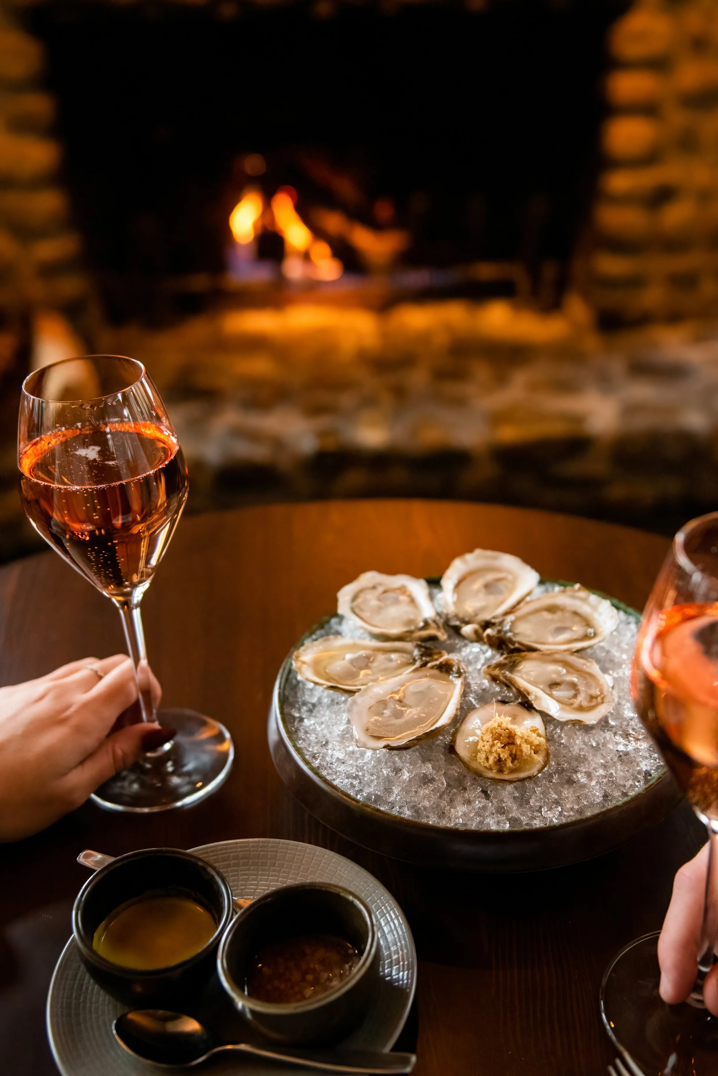 glass of sparkling rosé wine with oysters for happy hour