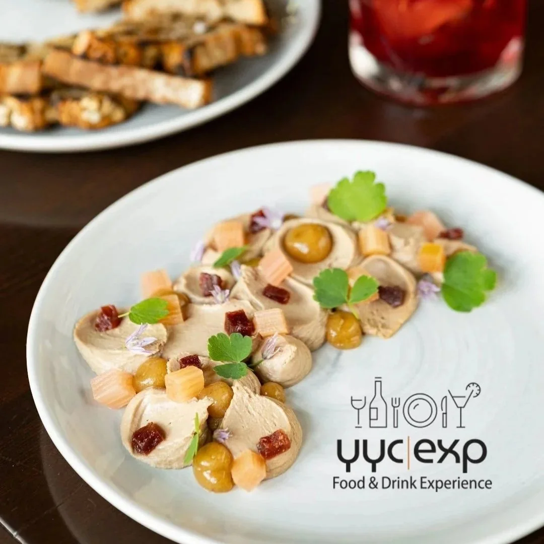 glass of sparkling rosé wine with oysters for happy hour