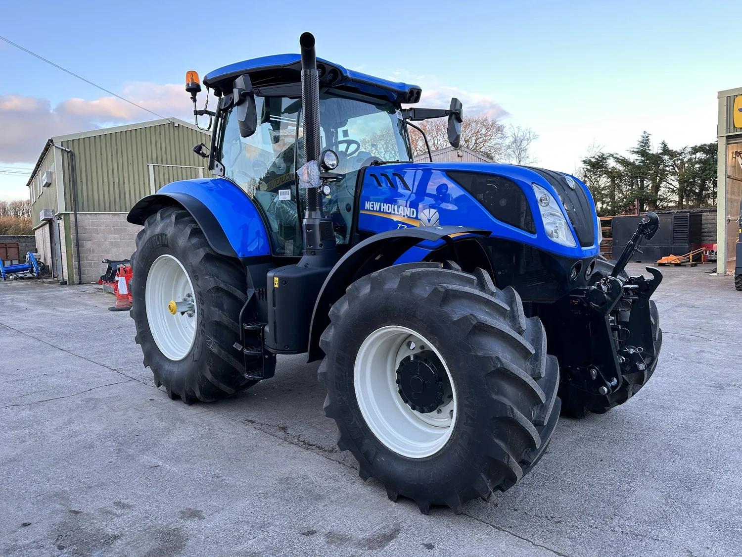New Holland tractor for sale in Walterston, Llancarfan, Barry, Vale of Glamorgan — photo 7