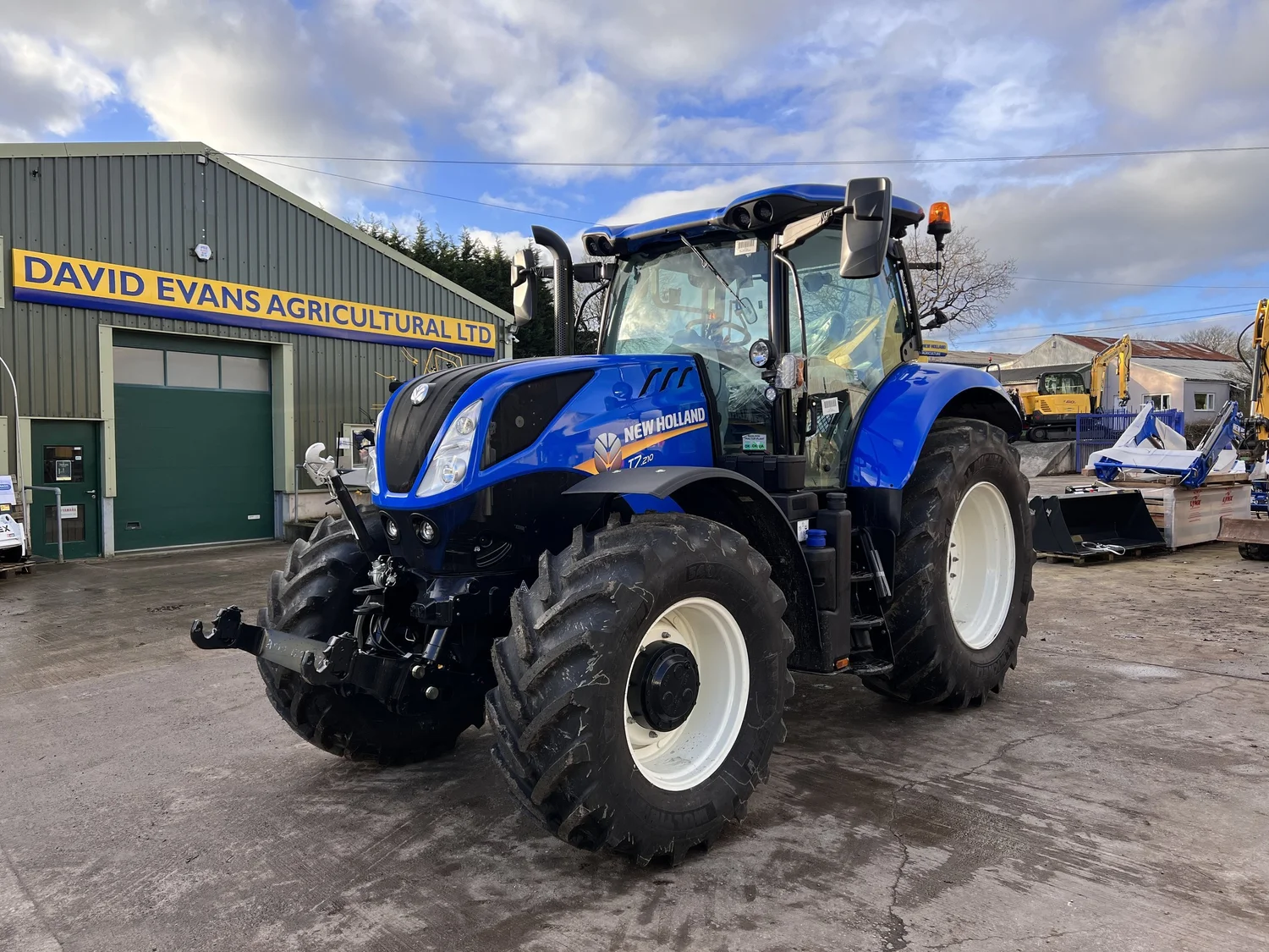 New Holland T7.210 for sale in Walterston, Llancarfan, Barry, Vale of Glamorgan