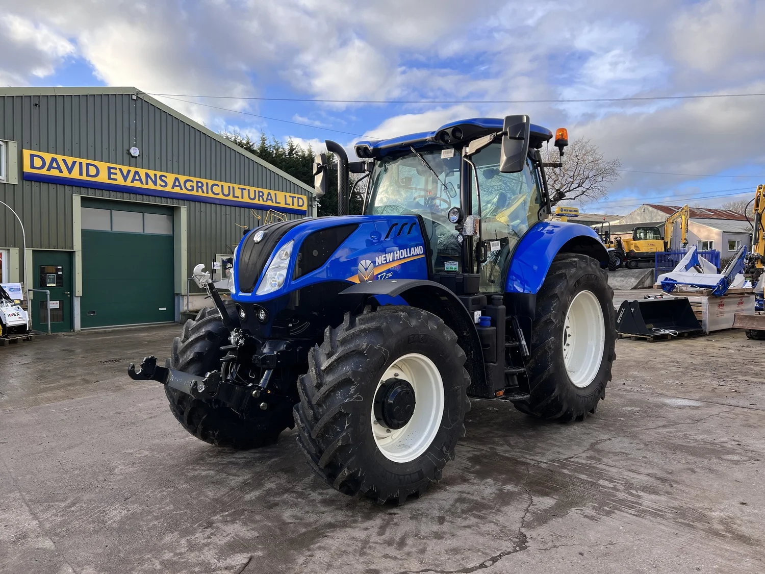 New Holland tractor for sale in Walterston, Llancarfan, Barry, Vale of Glamorgan — photo 2